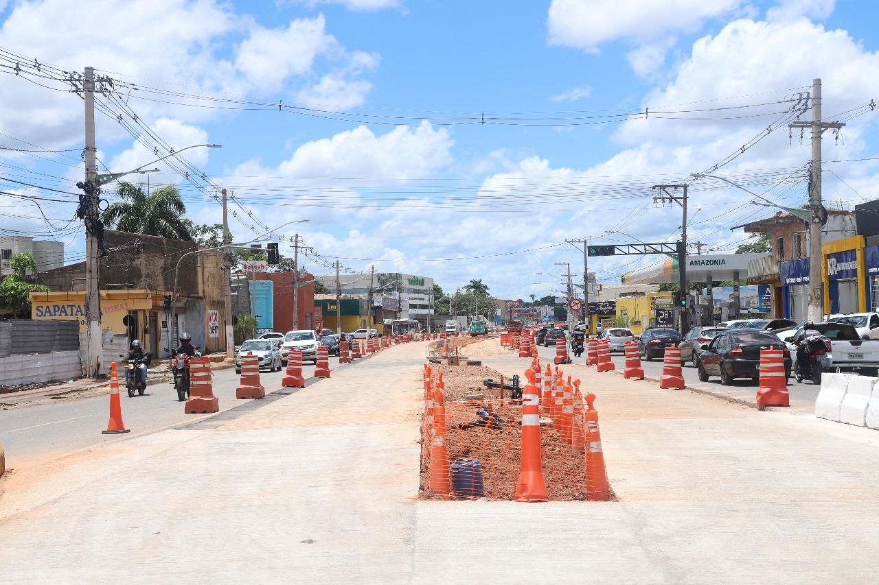 OBRAS DO BRT FECHAM PARCIALMENTE A AVENIDA DA FEB