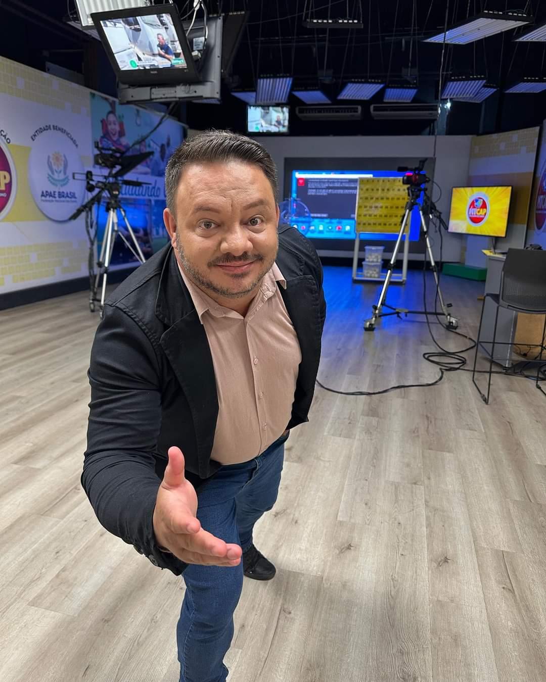 Serginho Lapada, o repórter do SBT, entre microfones e urnas: Determinação e especulações em VG