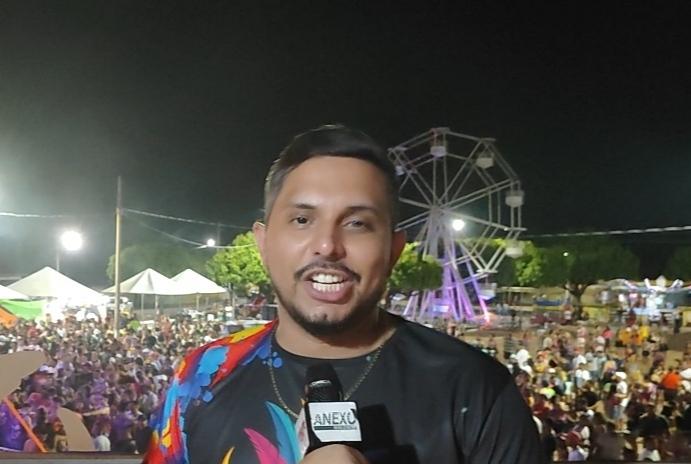 Vice-prefeito celebra sucesso do carnaval Banana Folia em  Livramento no primeiro dia