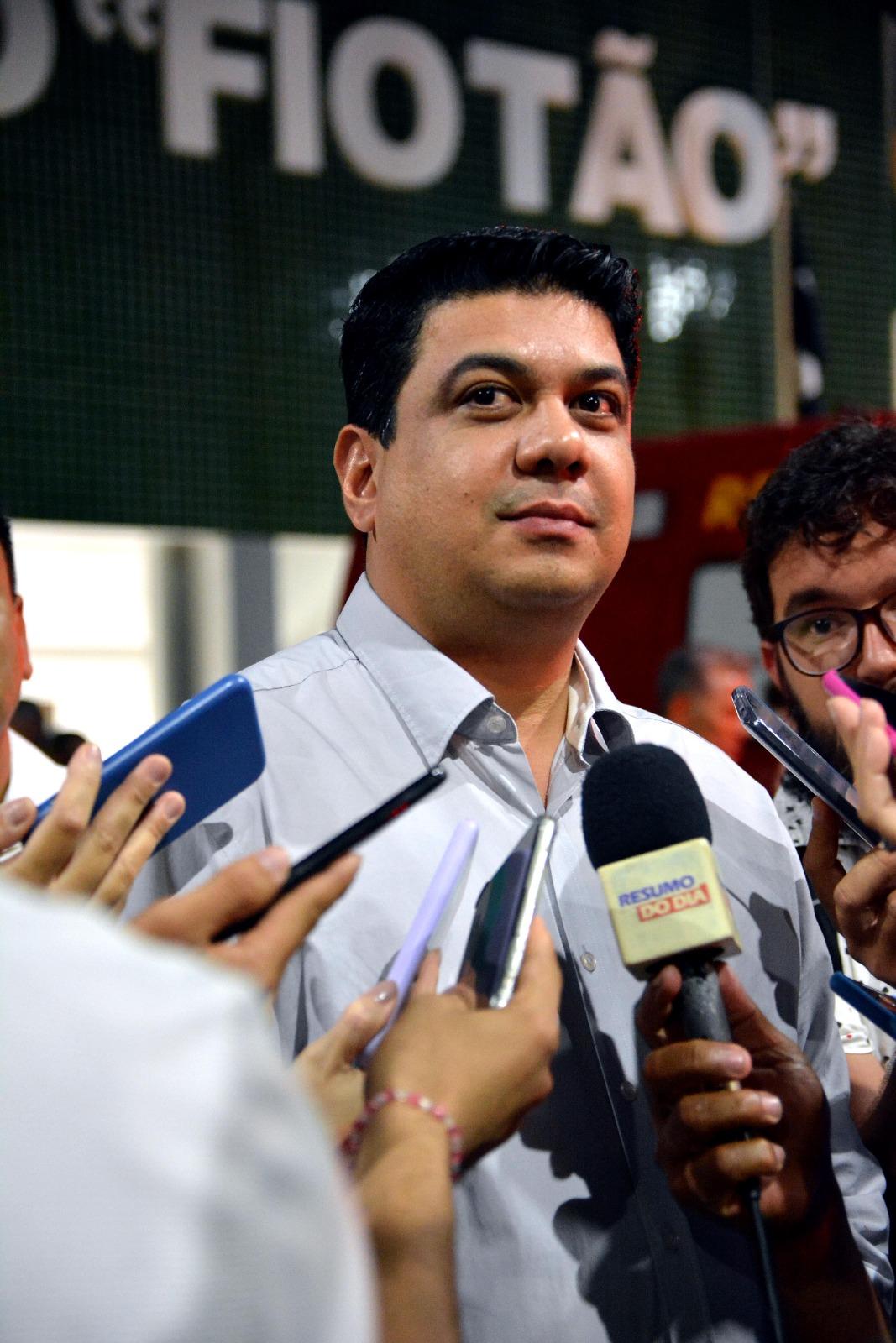Kalil sanciona lei que garante aumento salarial dos servidores públicos de Várzea Grande