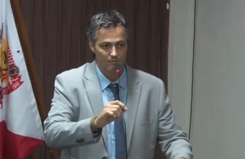 Vereador denuncia cobrança abusiva por uso de trator público na agricultura familiar de Várzea Grande