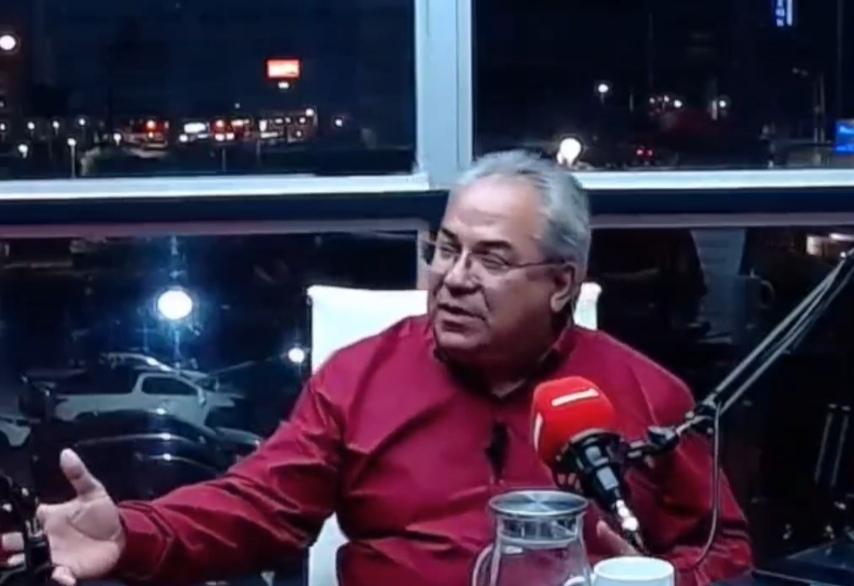 COMUNICADOR CHAMA SECRETÁRIO DE KALIL DE INCOMPETENTE
