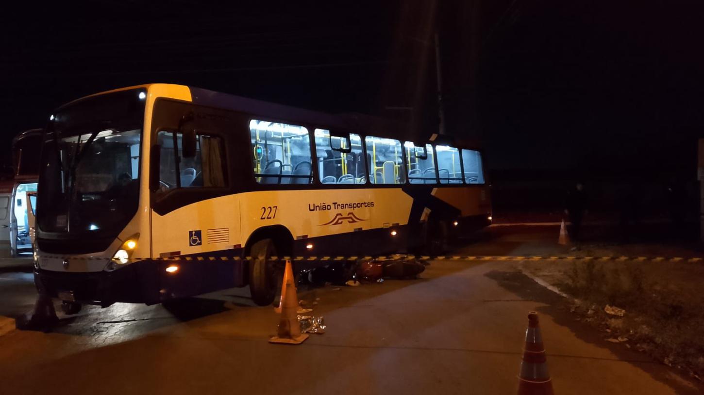 Garupa de motocicleta morre após ser atropelada por ônibus em Várzea Grande
