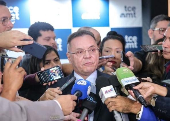 Botelho reassume presidência da ALMT após ser derrotado nas urnas de Cuiabá