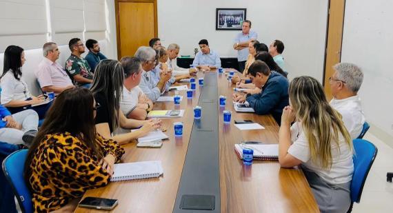 Equipe de Kalil Baracat entrega relatórios iniciais para transição à gestão de Flávia Moretti