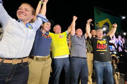Multidão recebe Bolsonaro em Cuiabá em apoio a Abílio Brunini para prefeito