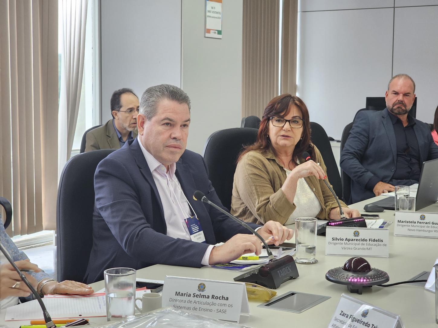 Silvio Fidelis e lideranças da Undime discutem avanços na educação em reunião nacional em Brasília