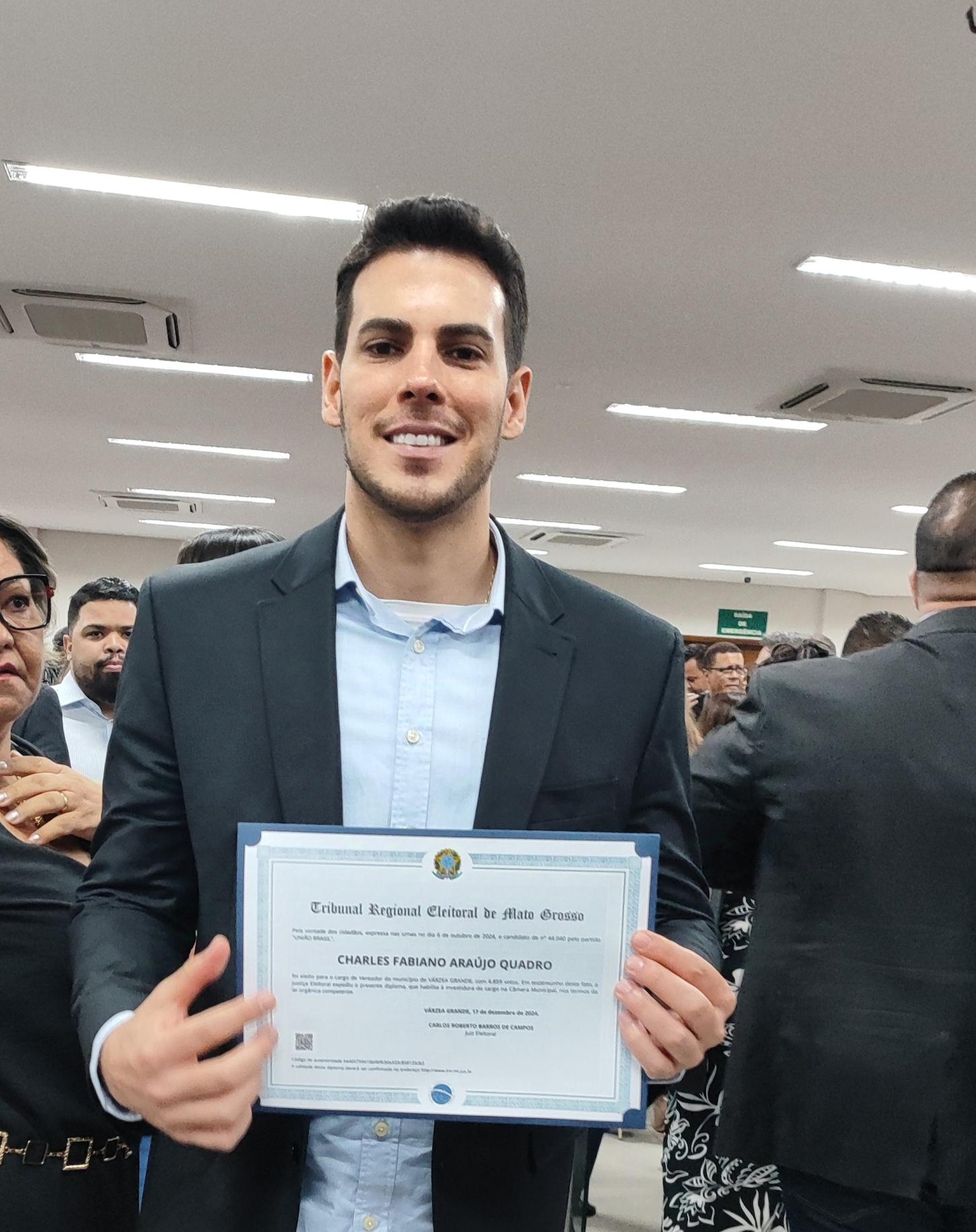 Charles da Educação é diplomado como o vereador mais votado da história de Várzea Grande