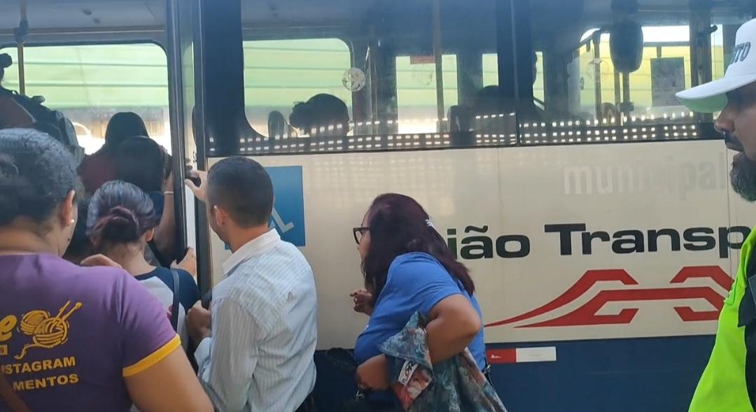 Moradores abordados por fiscais denúncia condições precárias dos ônibus de VG