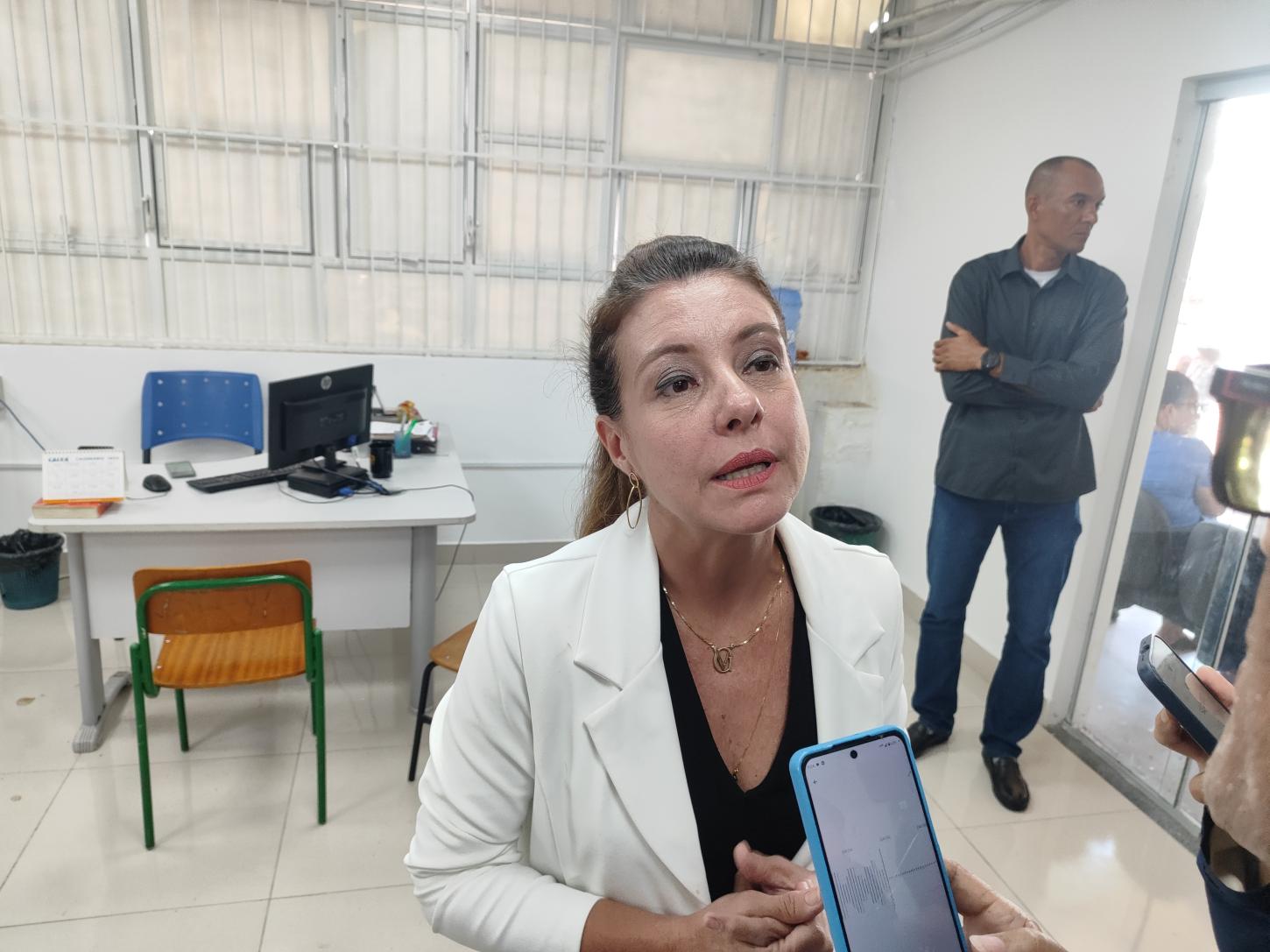 Prefeita Flávia Moretti fará ajustes para ceder prédio à Câmara Municipal de VG