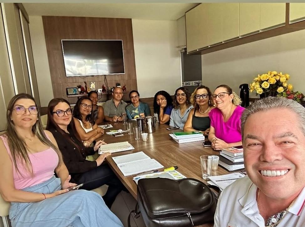 Sílvio Fidelis Inicia Trabalho como Secretário de Educação em Nobres