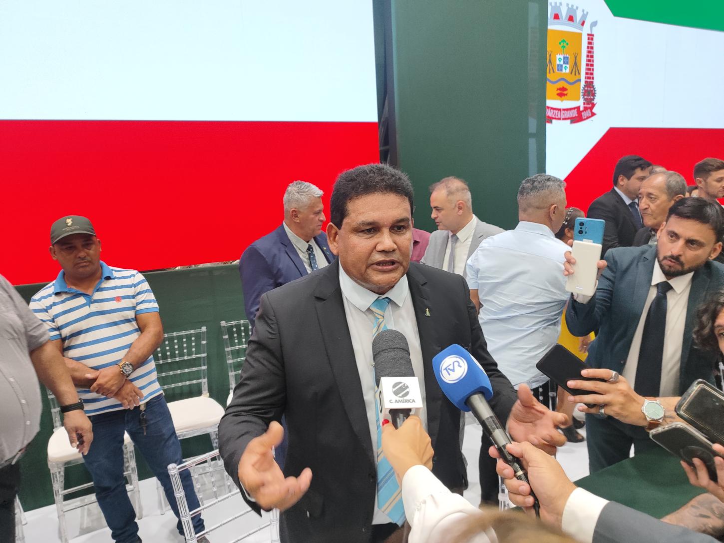 Wanderley Cerqueira assume a presidência da Câmara de VG e desafia prefeita Flávia Moretti
