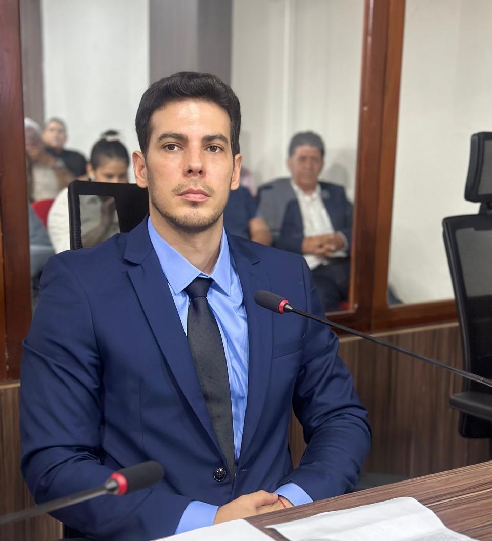 Charles da Educação propõe redução de carga horária para servidores