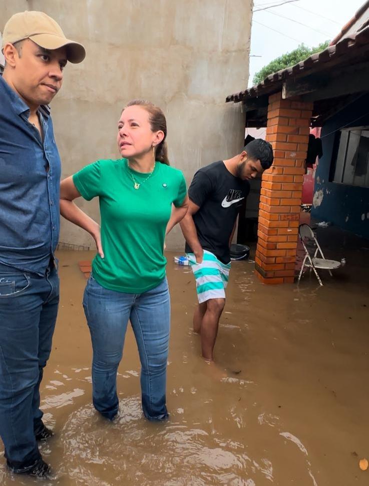 Prefeita Flávia Moretti mobiliza força-tarefa para atender famílias atingidas por alagamentos