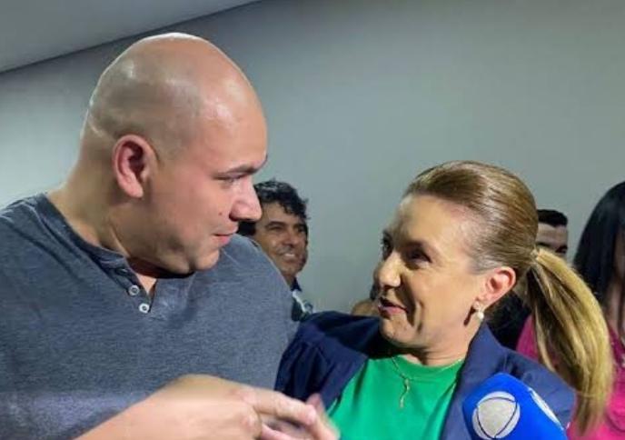 Abilio defende Flávia Moretti e critica 