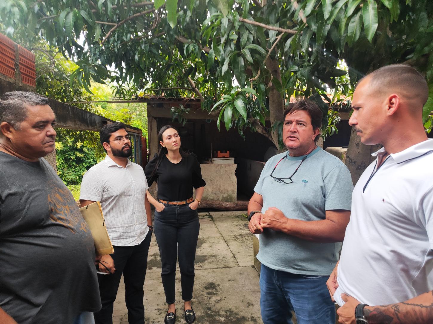 Após protestos, prefeitura envia equipe técnica ao Carrapicho e anuncia mudanças no secretariado