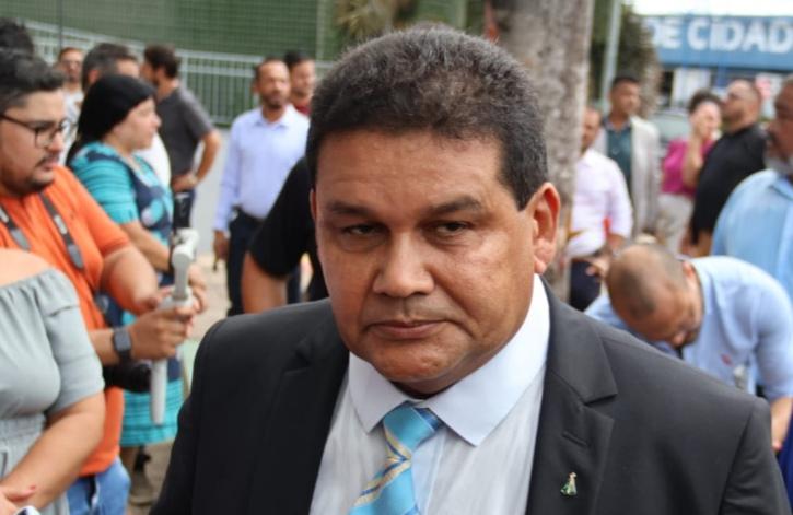 Presidente da Câmara de Várzea Grande fecha contrato milionário sem licitação