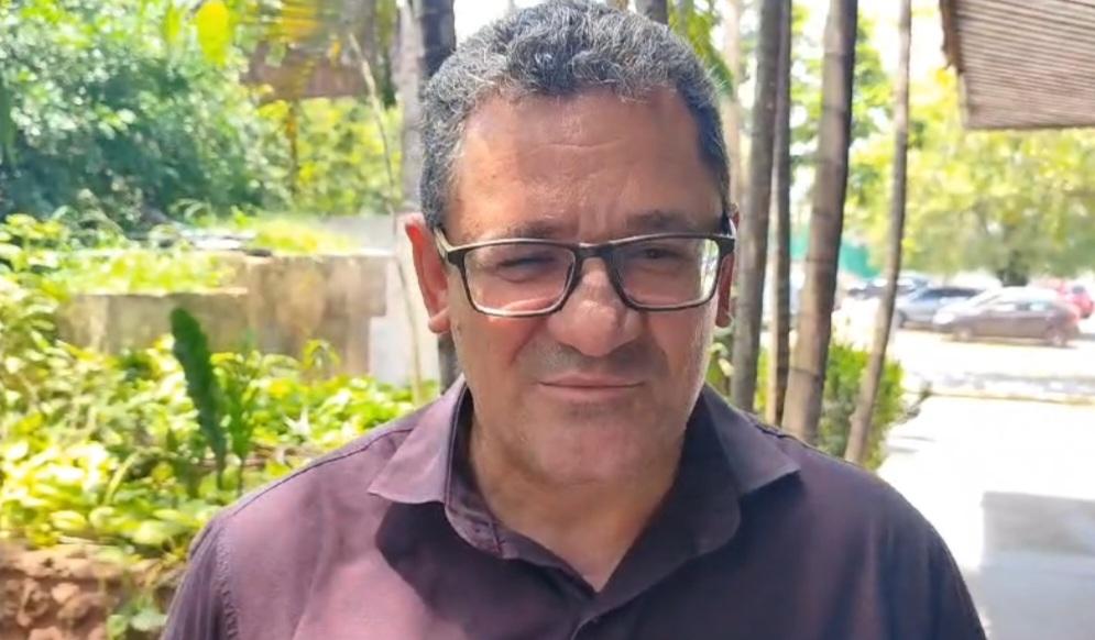 Padre  entrega carta de exoneração do cargo de secretário de Educação de VG