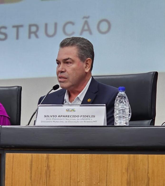 Silvio Fidelis representa Undime Nacional e destaca revolução digital na educação com o lançamento do MEC Gestão Presente