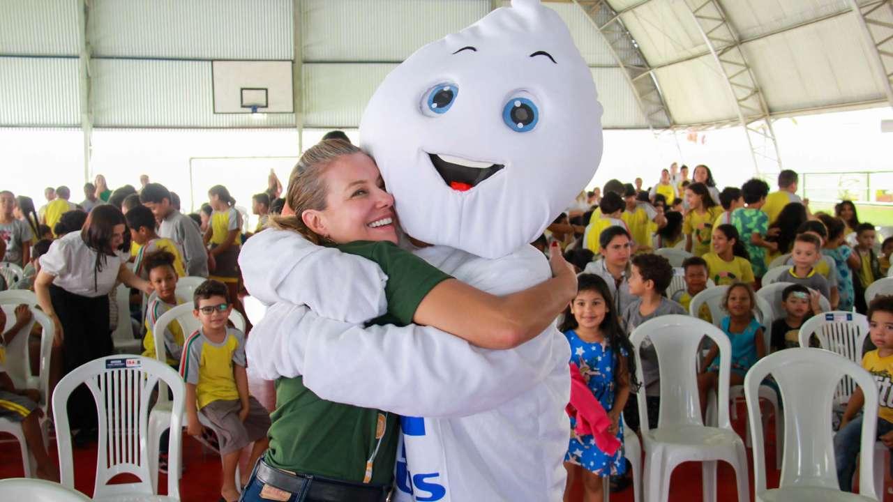 Zé Gotinha, música e dança marcam lançamento do Plano de Vacinação em Várzea Grande