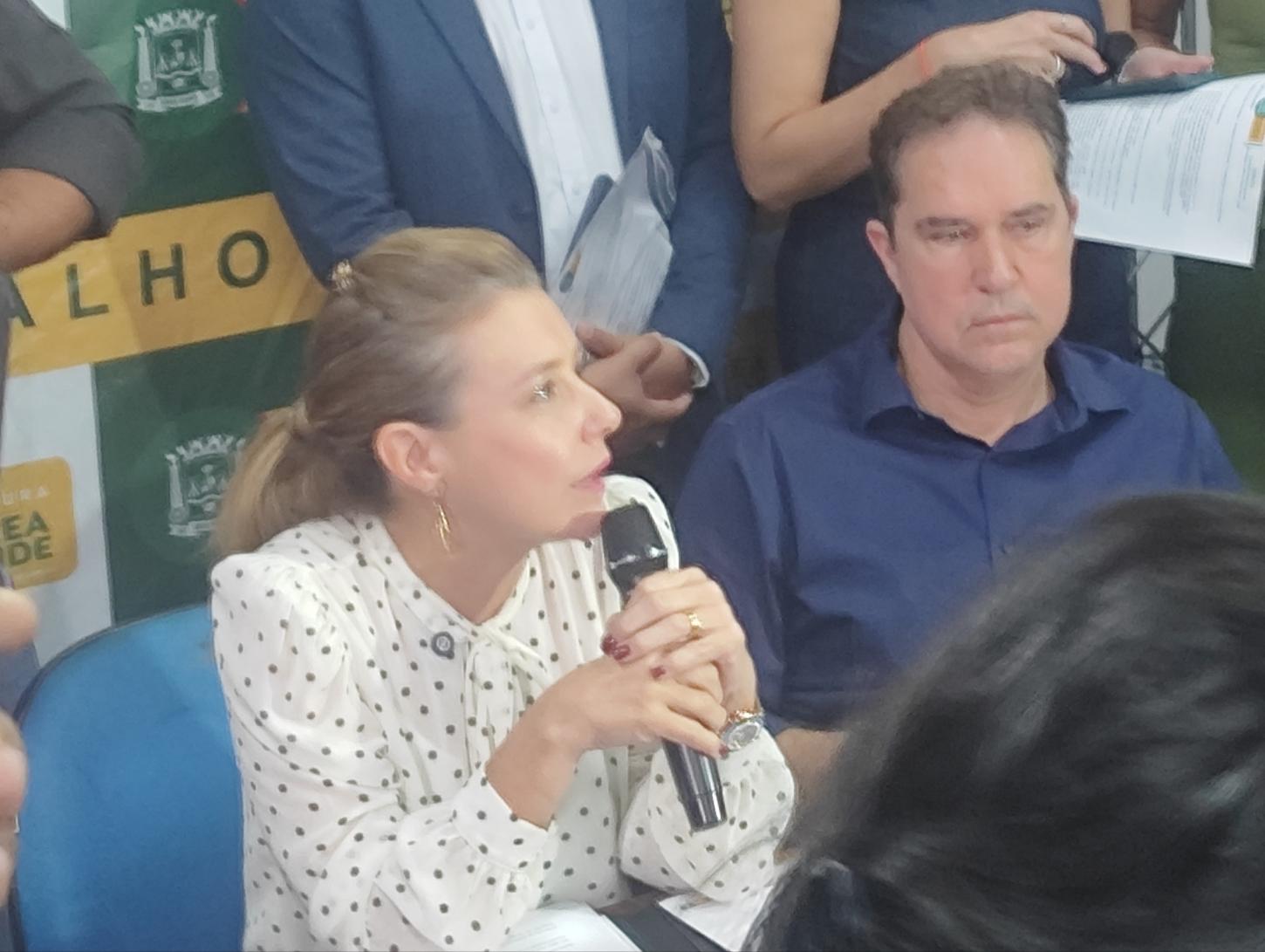 Flávia não vê ilegalidade em consórcio, ao contrário de Abílio