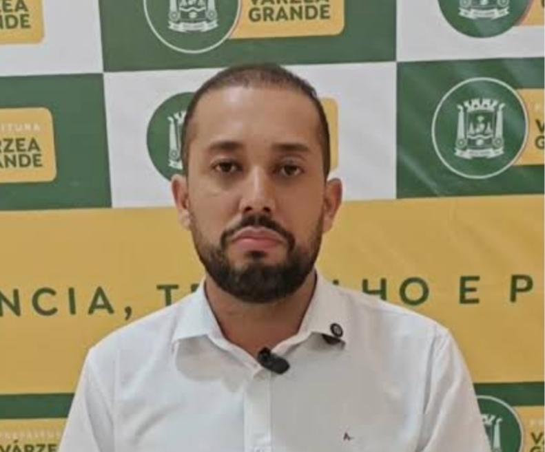 Secretário de Educação de Várzea Grande deixa o cargo após reunião com gestores escolares