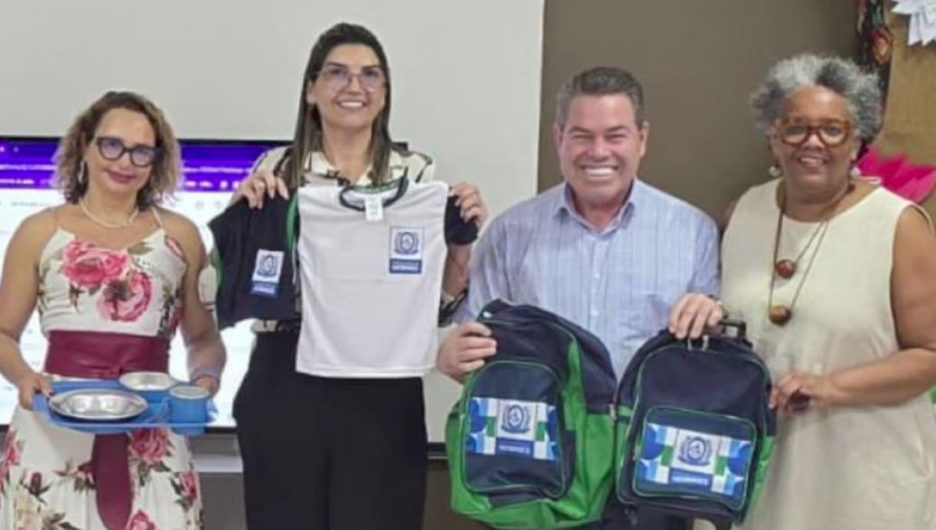 Educação de Nobres entrega novos uniformes e kits de alimentação escolar