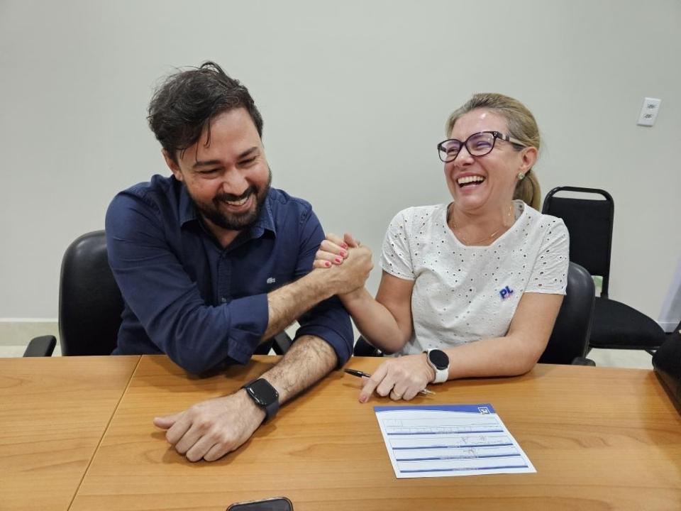 Flávia Moretti troca liderança na Câmara e deve vetar “Prêmio Saúde”