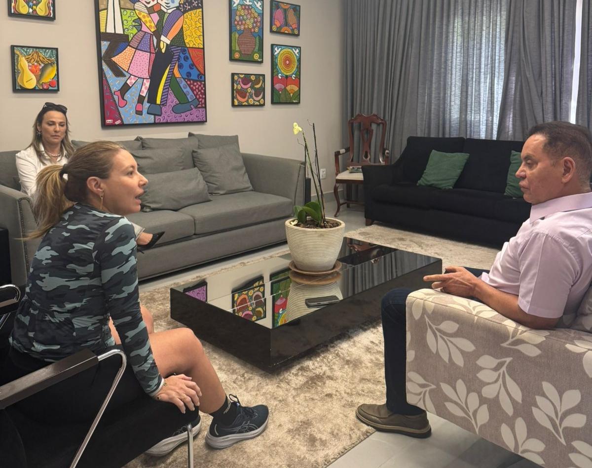 Prefeita Flávia Morreti se reúne com Eduardo Botelho em busca de recursos para Saúde