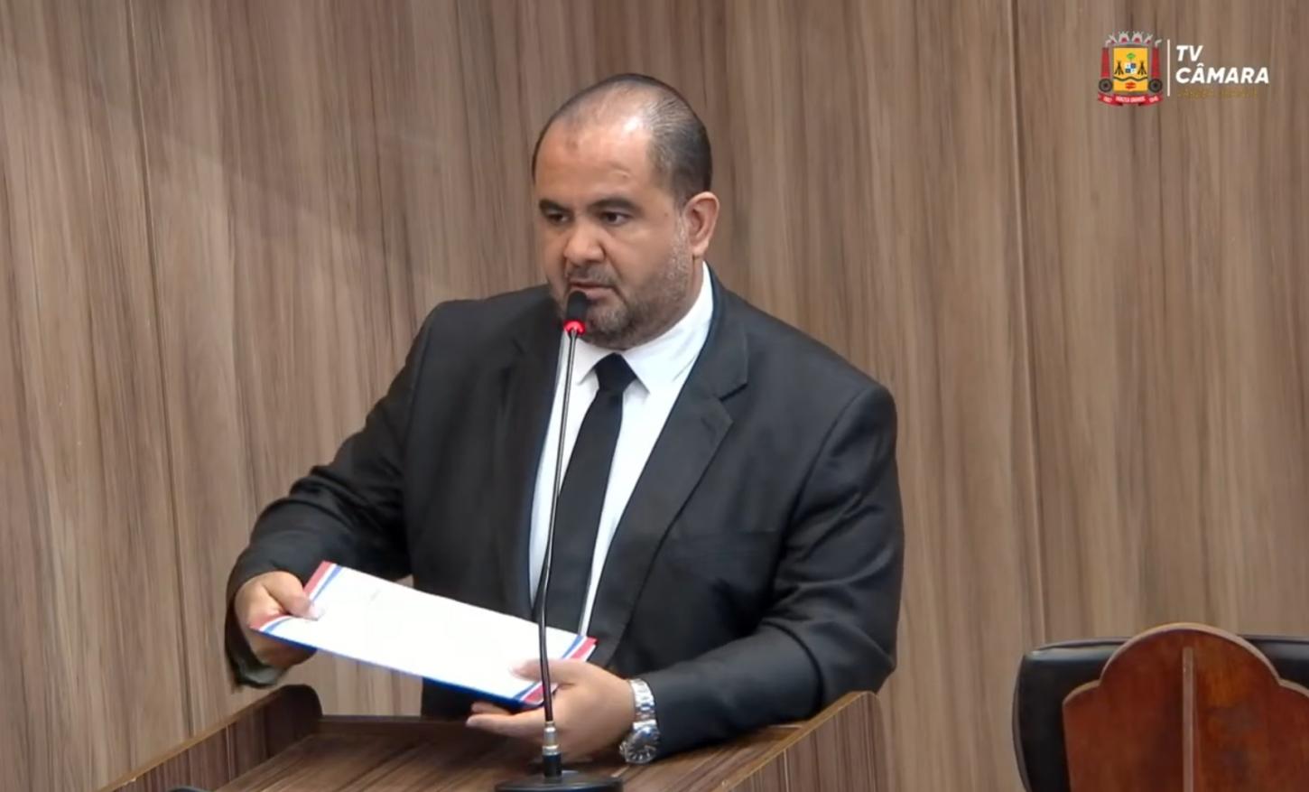 Relator da Comissão de Saúde vota contra o Prêmio Saúde em defesa da enfermagem.