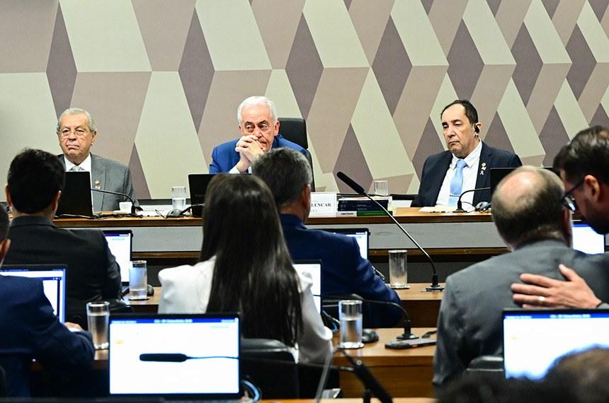 Senadores de MT comemoram: CCJ enterra por unanimidade a PEC da Blindagem