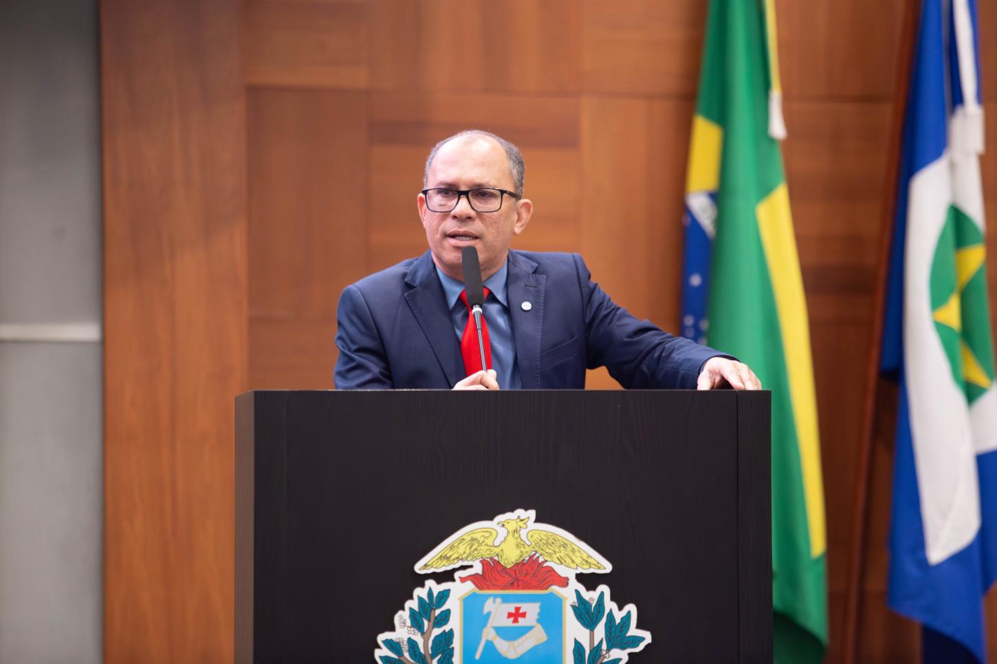 Fabinho critica fala do governador e cobra ações para mulheres em Várzea Grande