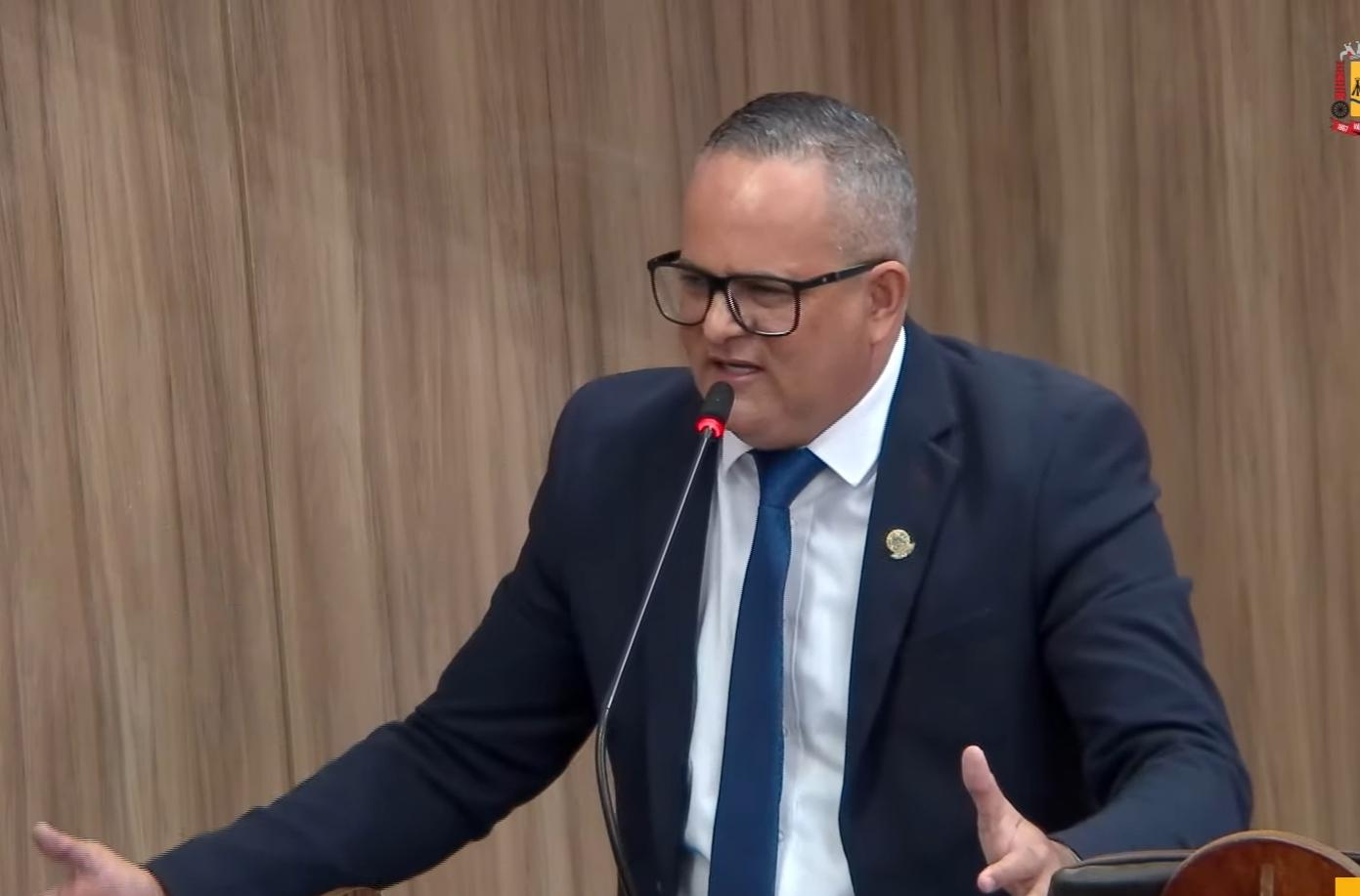 SARDINHA COBRA “DONO” DA SECRETARIA DE OBRAS E FALA EM COVARDIA CONTRA PREFEITA