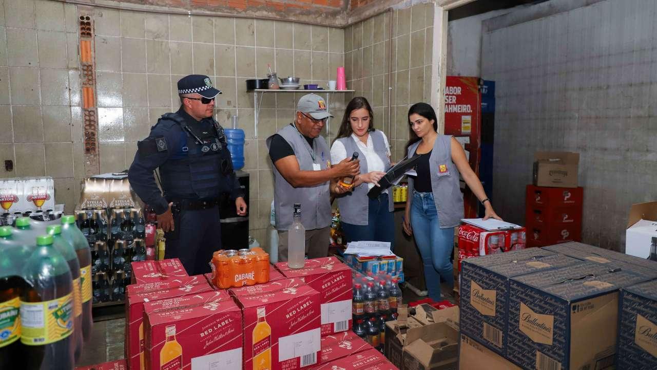 Vigilância Sanitária intensifica fiscalização após caso suspeito de intoxicação por metanol