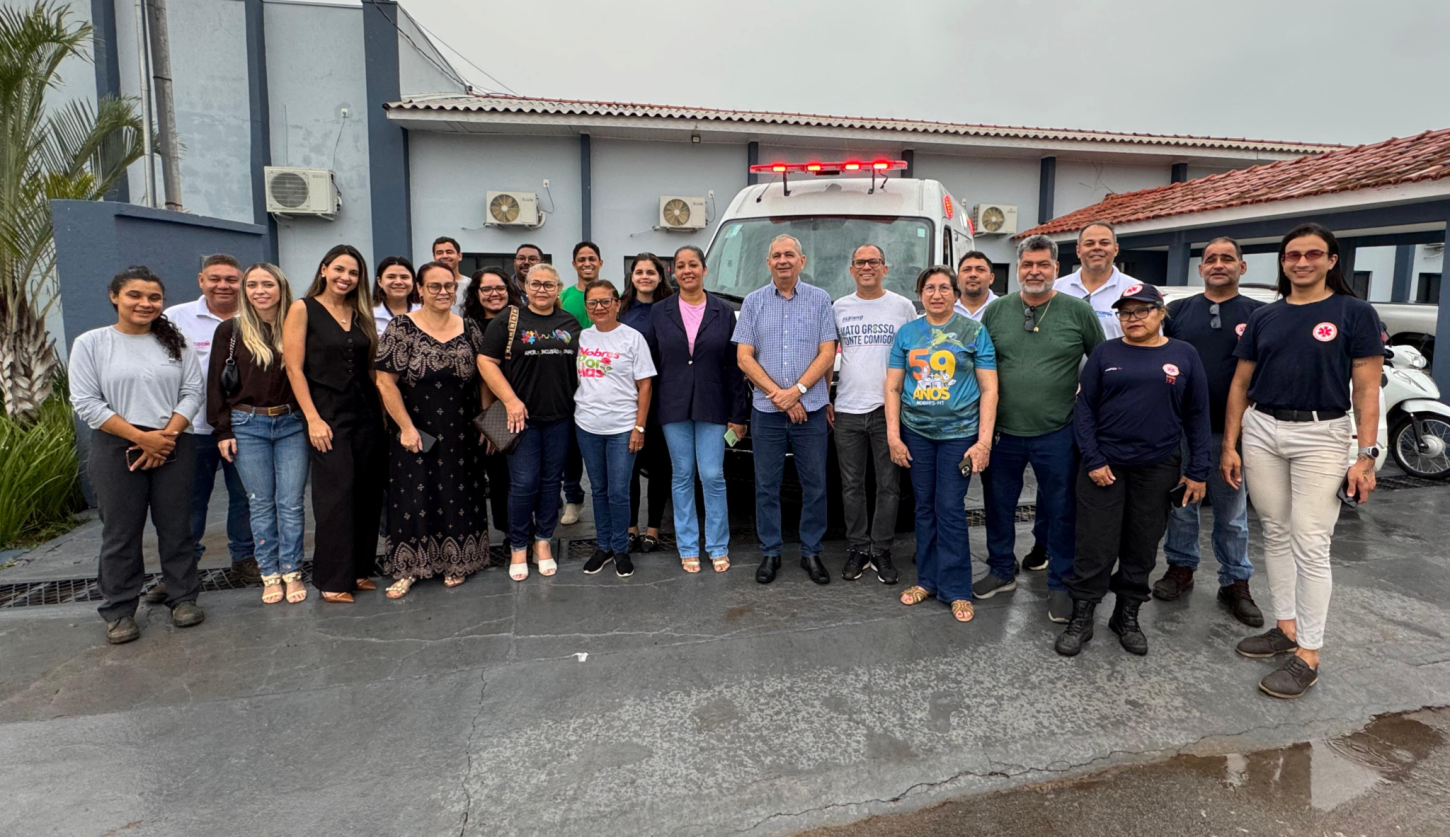 Deputado Fabinho Tardin entrega ambulância para o município de Nobres