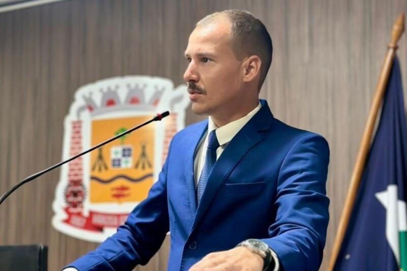 Ex-Secretário anuncia volta ao Legislativo