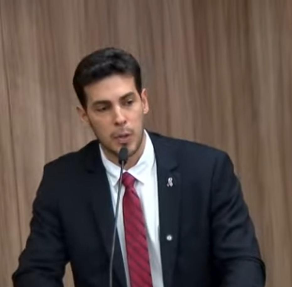 “Secretários estão em pedestal de vaidade”, dispara Charles da Educação