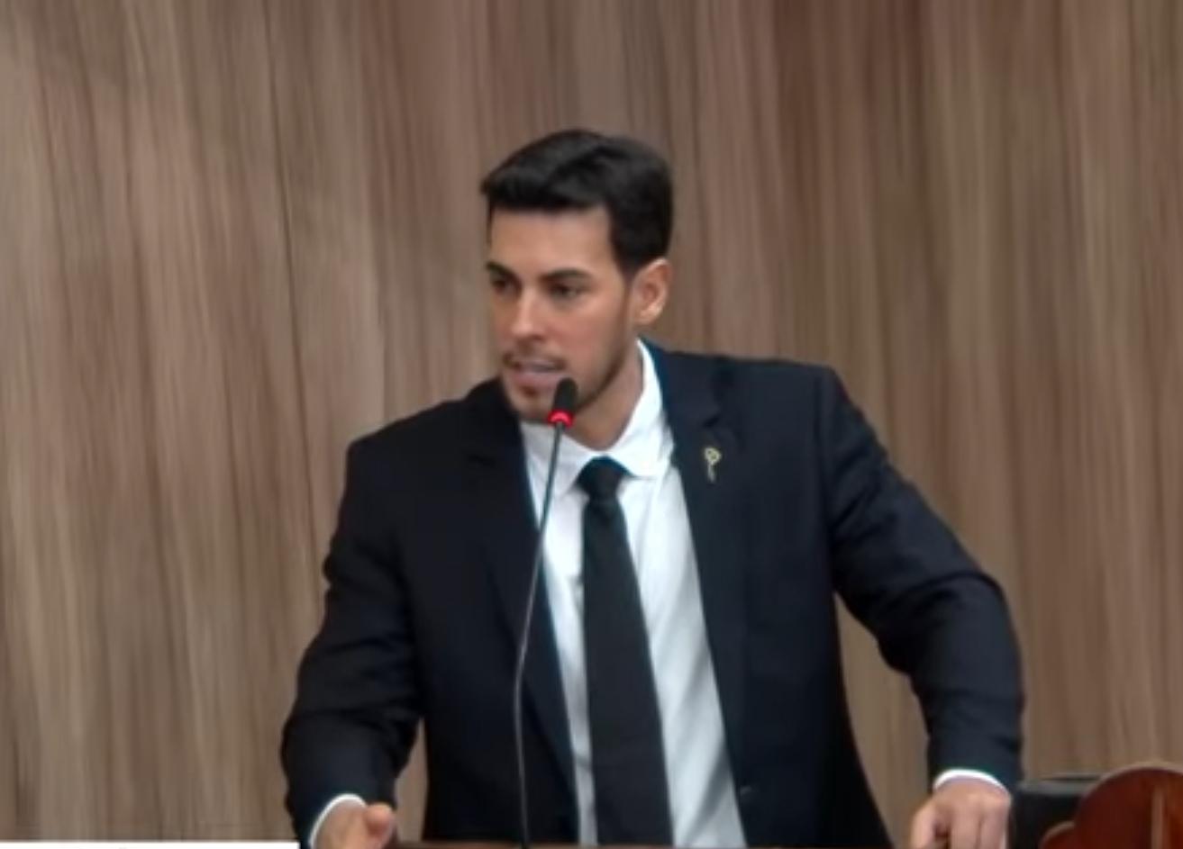 Sessão tensa na Câmara: Charles “puxa a orelha” do secretário de Educação e reajuste é aprovado