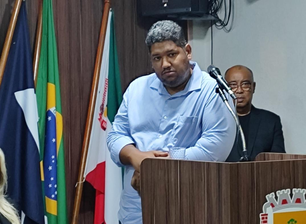 SAÍDA DO HOMEM DE CONFIANÇA  DA SAÚDE É VISTA COMO INTERVENÇÃO DIRETA NA PASTA