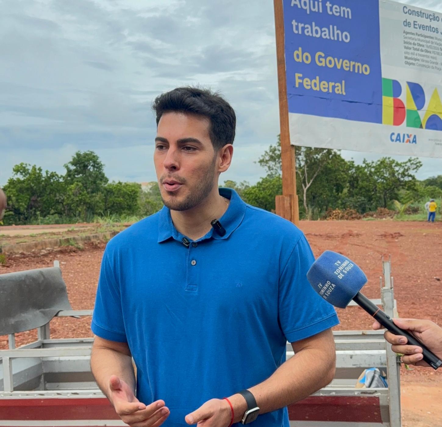Charles destaca emenda e início da obra da Praça do Jacarandá em VG