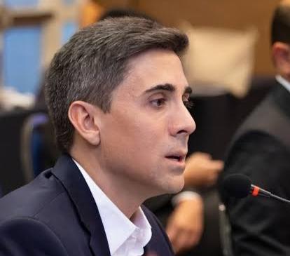 FALTA DE PROFESSORES DE APOIO LEVA SECRETÁRIO AO BANCO DE EXPLICAÇÕES NA ALMT