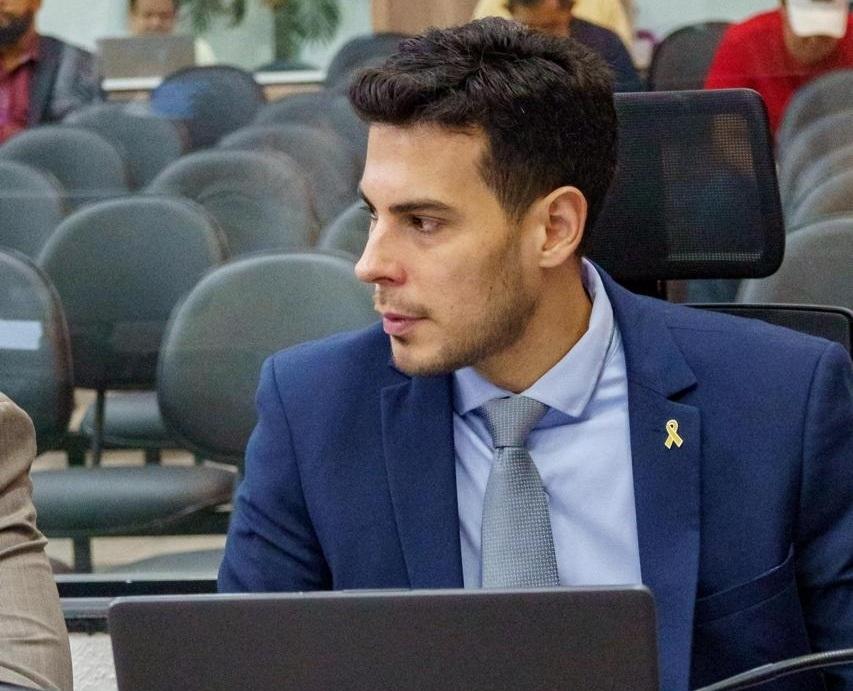 PROFESSORES PASSAM A TER ACESSO À MERENDA ESCOLAR EM VÁRZEA GRANDE APÓS SANÇÃO DE LEI DE CHARLES DA EDUCAÇÃO