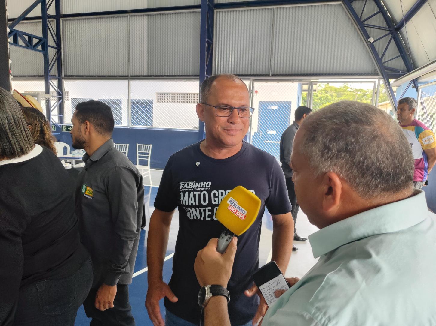 Governo de MT deve instalar piscina em escola de Várzea Grande após pedido de Fabinho*