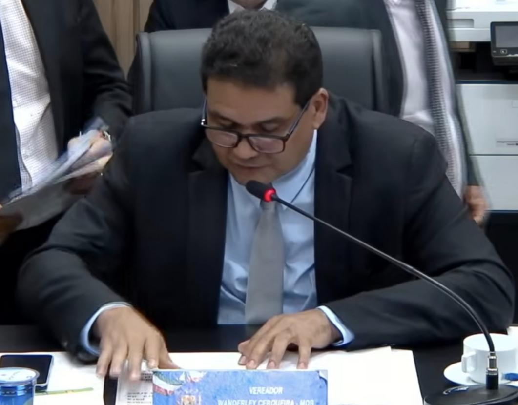 POR UM VOTO, WANDERLEY MANTÉM COMANDO DA CÂMARA DE VG