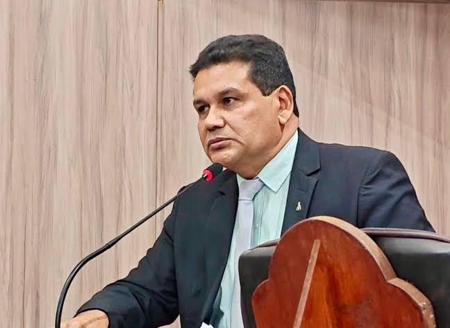 LIMINAR DÁ 24 HORAS PARA WANDERLEY CONVOCAR SESSÃO EXTRAORDINÁRIA