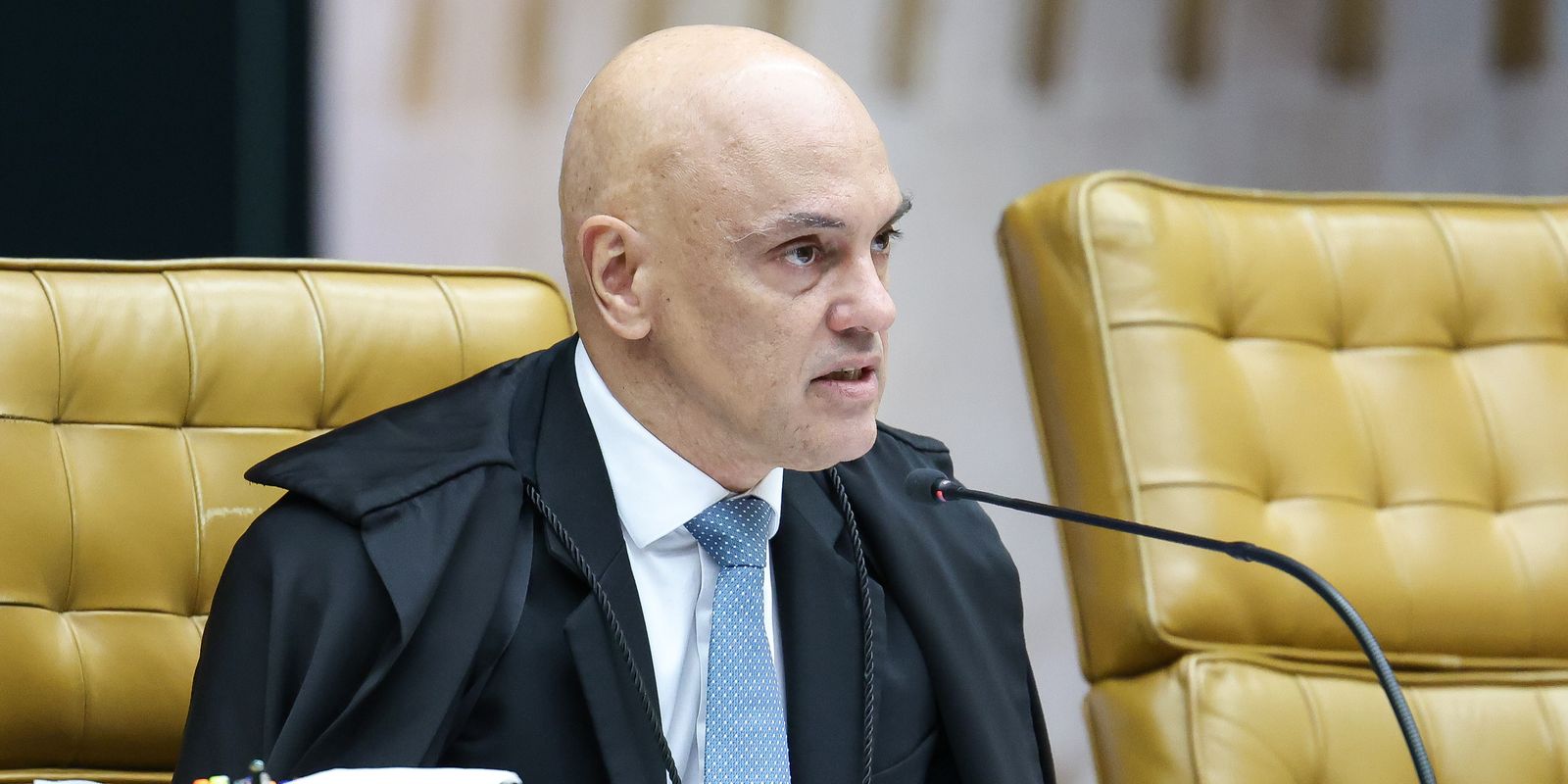 Moraes encaminha a Fachin pedido de investigação contra Mendonça