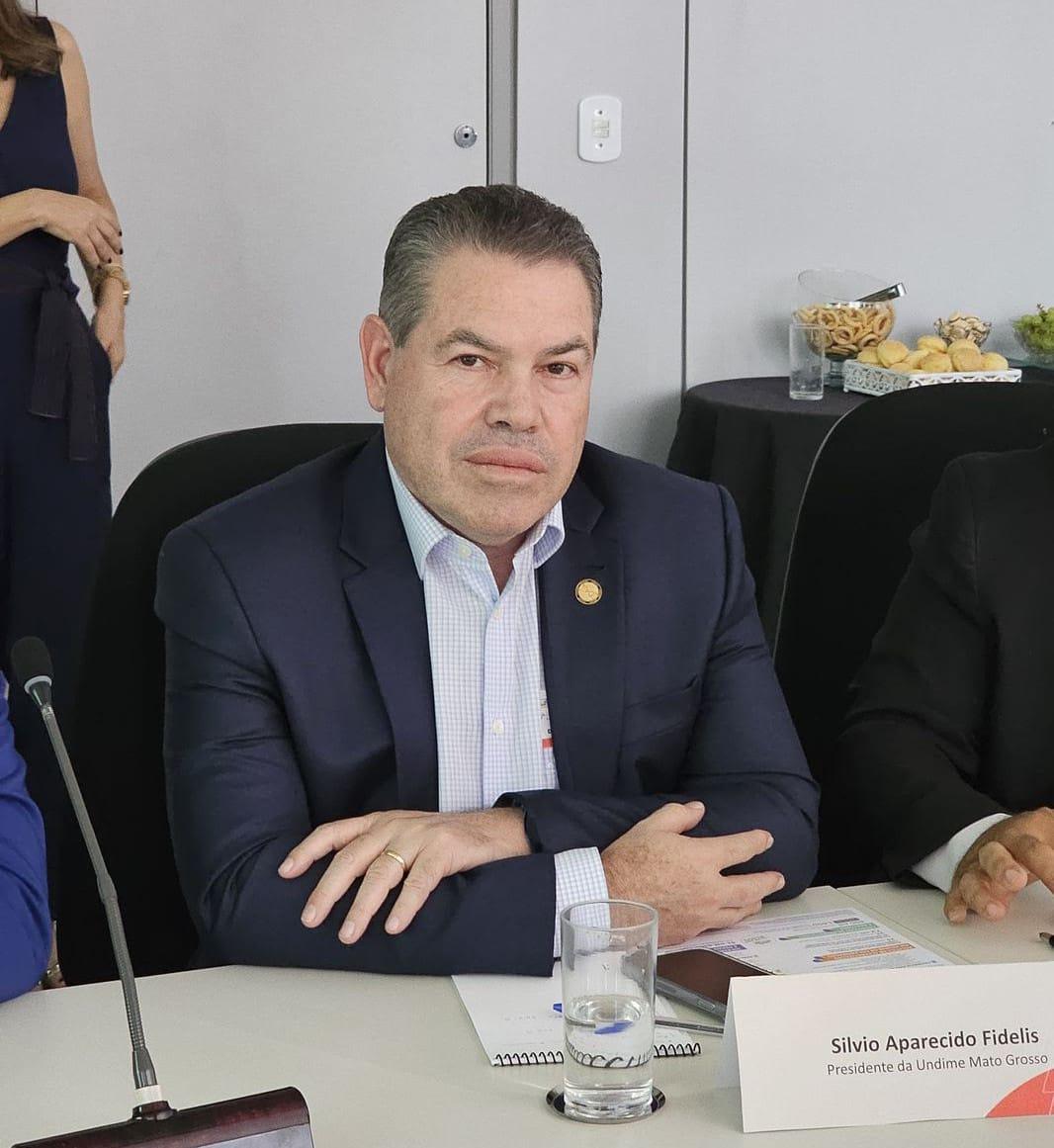 TJMT suspende afastamento e mantém Silvio Fidelis na Secretaria de Governo de VG